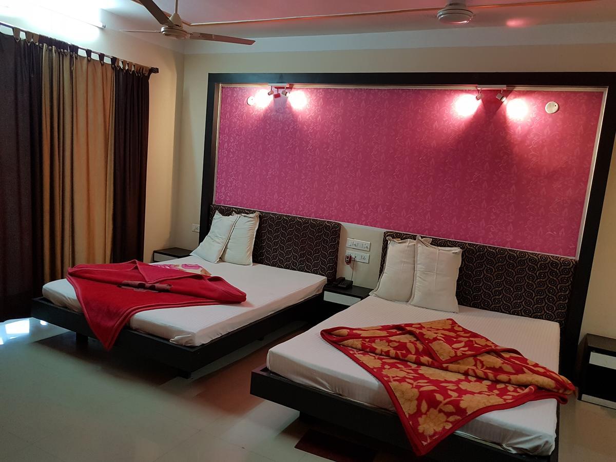 Swagatam International Hotel Tarapith Eksteriør billede